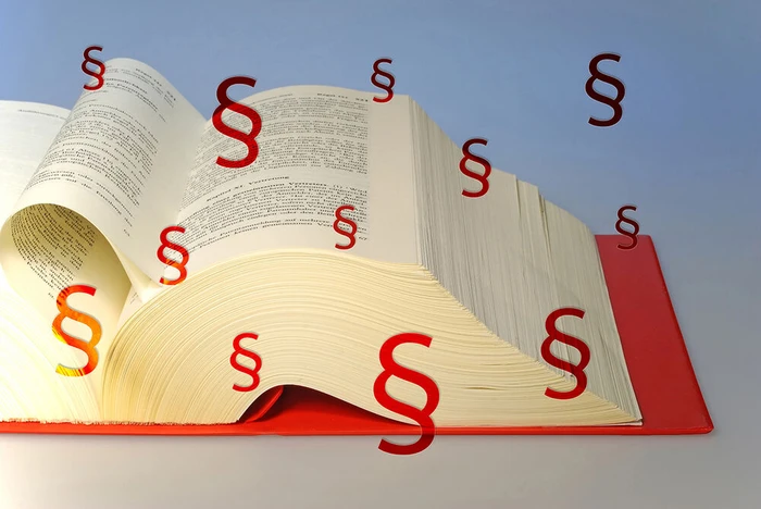 Gesetzesbuch_aufgeklappt_35859243-CS.jpg Gesetzesbuch_aufgeklappt_35859243-CS.jpg