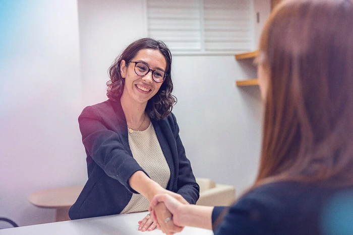 6-5-resume-genius-IESB4iFVuzA-unsplash.jpg (Bild: © Resume Genius - unsplash)