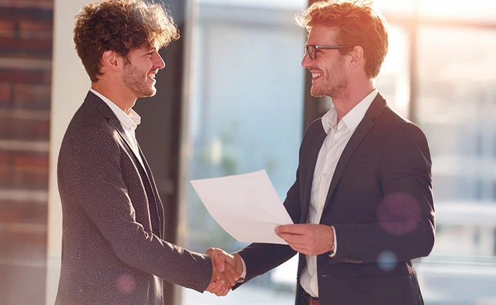 men-contract_300_midjourney_Ki-generiert_topnews.jpg (Bild: &copy; KI generiert &ndash; midjourney)