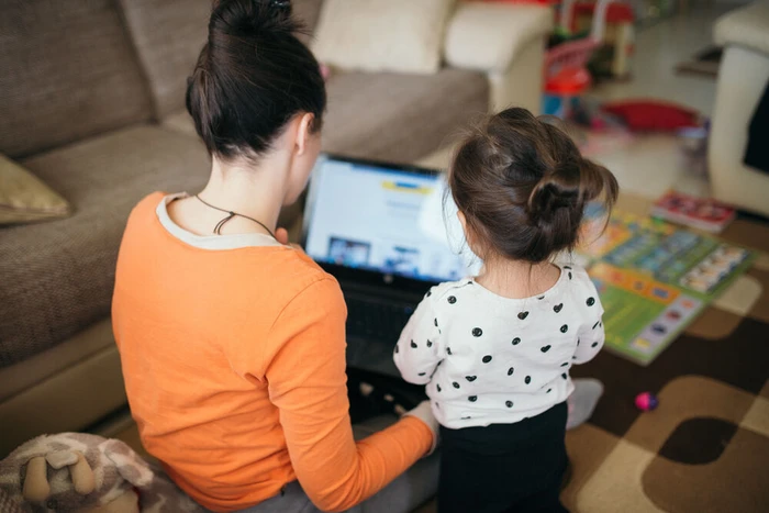 D Mom teaches daughter for work on laptop.jpg D Mom teaches daughter for work on laptop.jpg